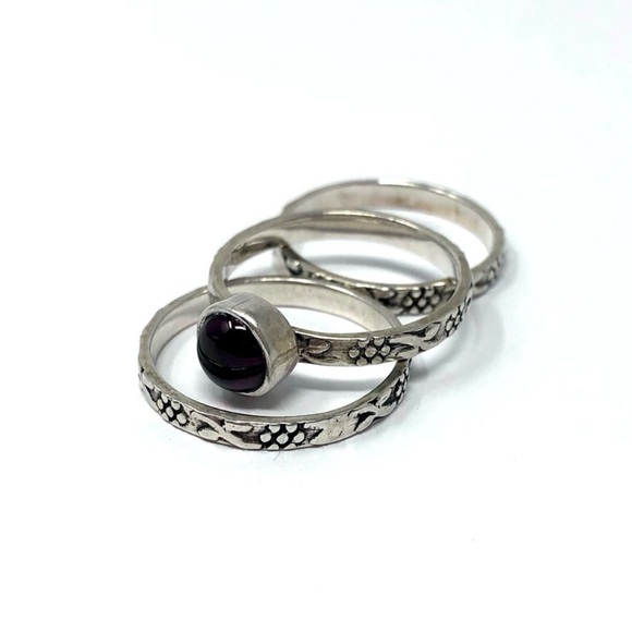 Sterling silver and garnet three-ring stacking set - size 7.5 - Picture 3 of 4